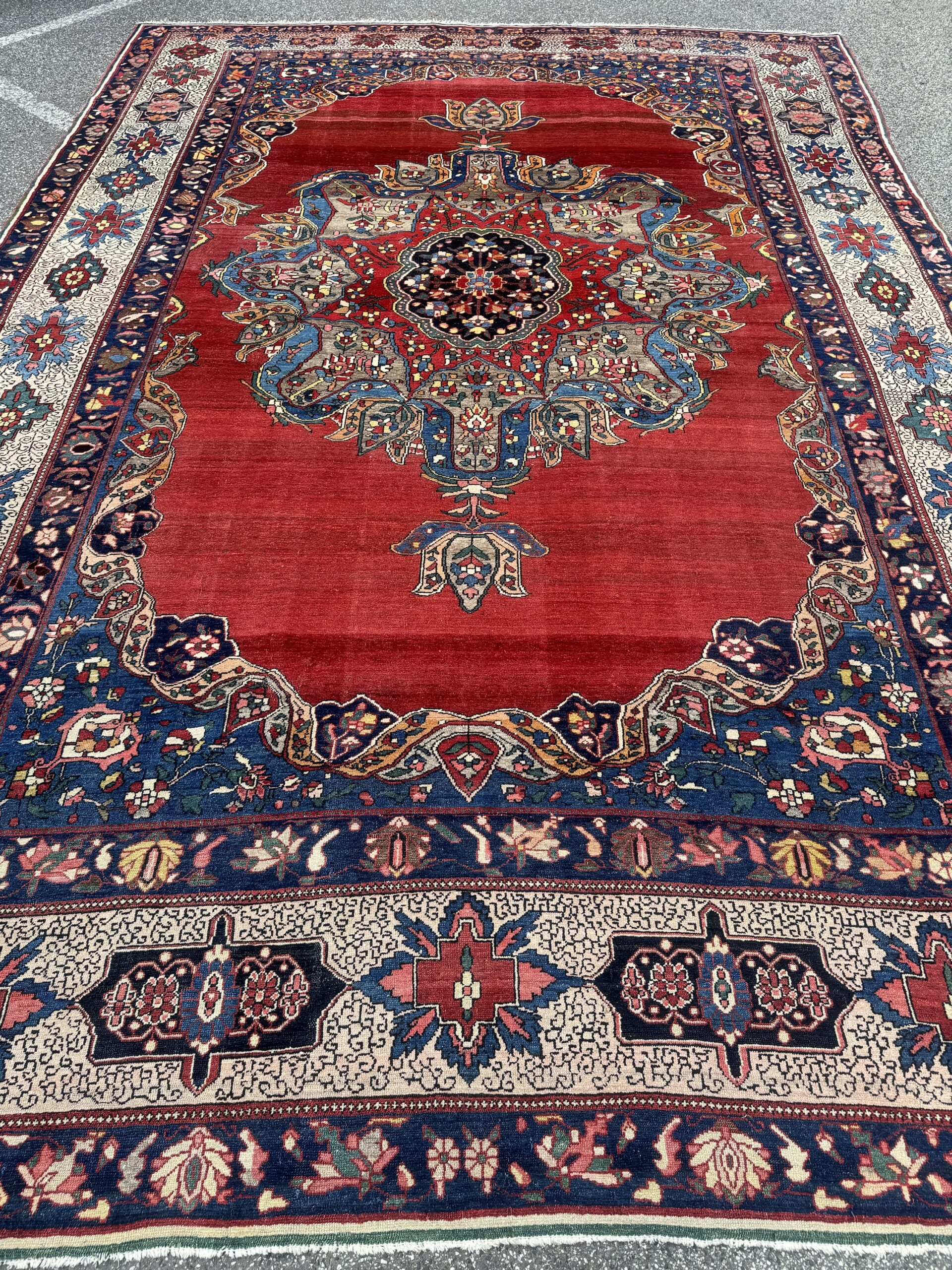 Antiker Bakhtiar Perserteppich im Palastformat (470x330cm) – Unikat mit Krapprot & Flaggen-Detail – Bild 8