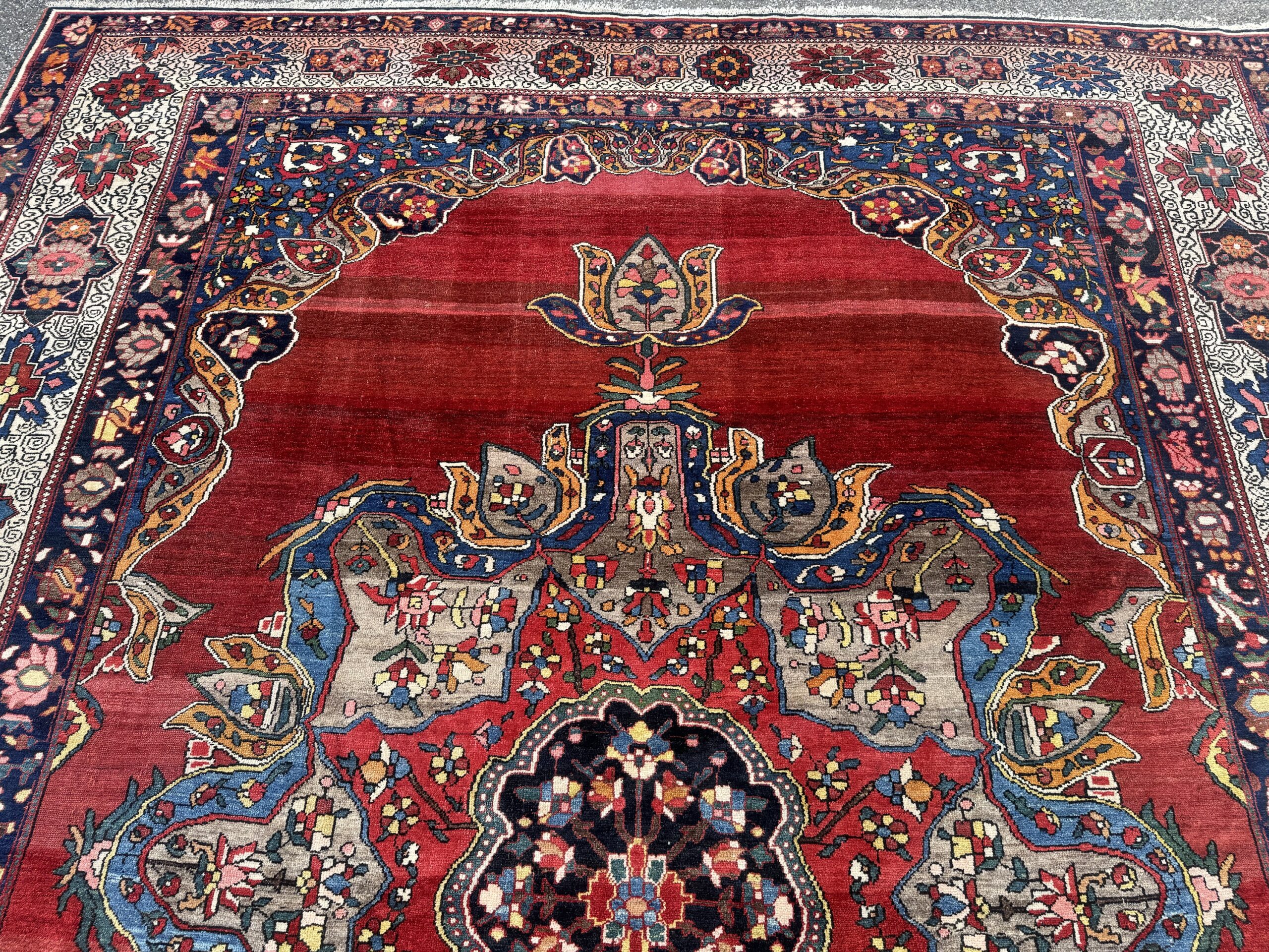 Antiker Bakhtiar Perserteppich im Palastformat (470x330cm) – Unikat mit Krapprot & Flaggen-Detail – Bild 6