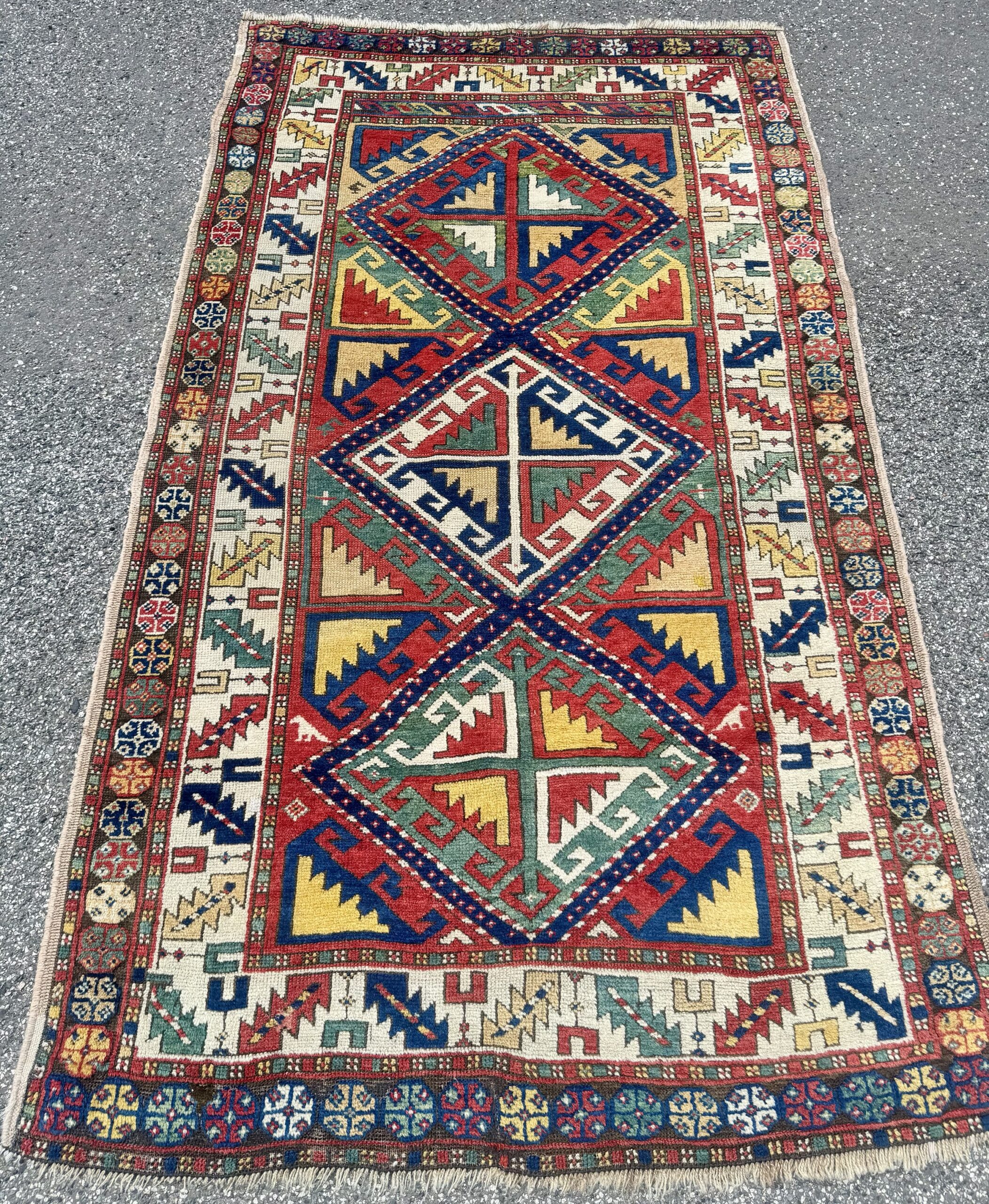 Antiker Kasak Teppich (ca. 1870) – Kaukasische Textilkunst mit reinen Pflanzenfarben (200 x 116 cm) – Bild 4